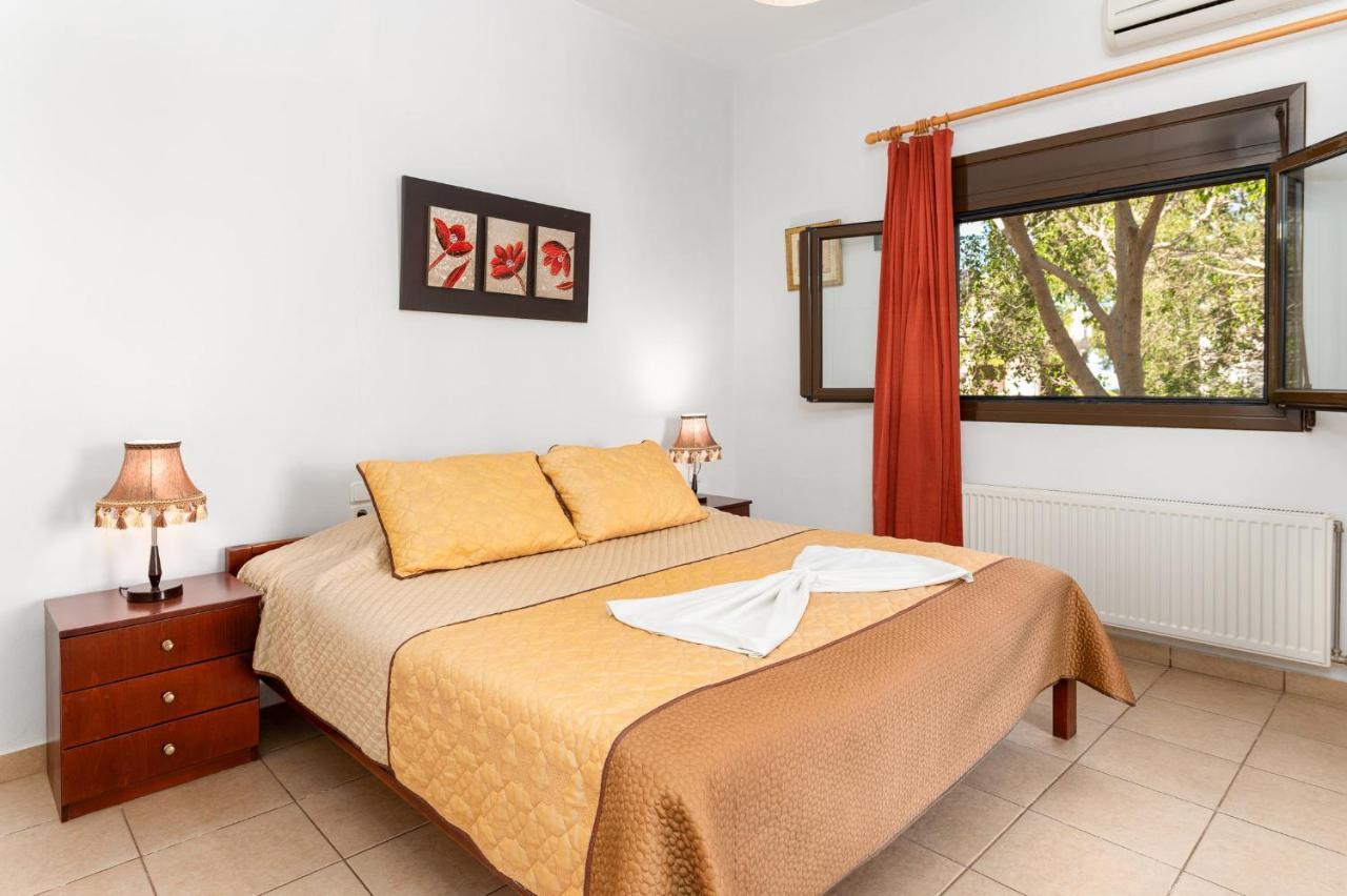 Villas Alexandros Kalamaki  Exterior photo